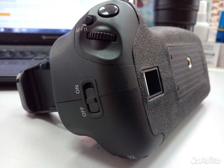 Батарейный блок для Canon 5D Mark III/IV BG-E11