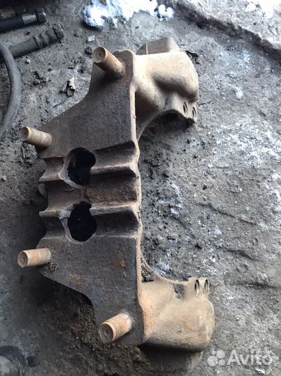 Кронштеин оси балансиров камаз