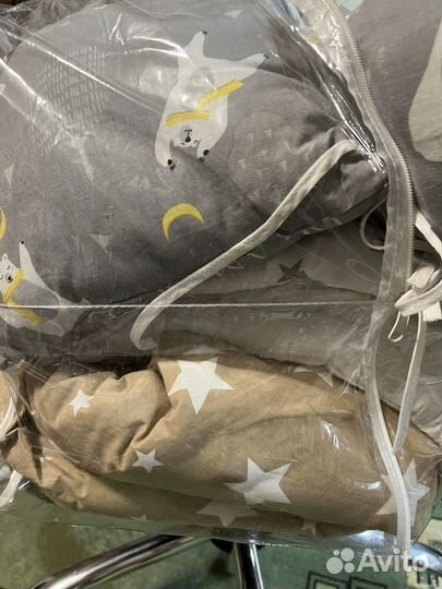 Защитный бортик для кроватки