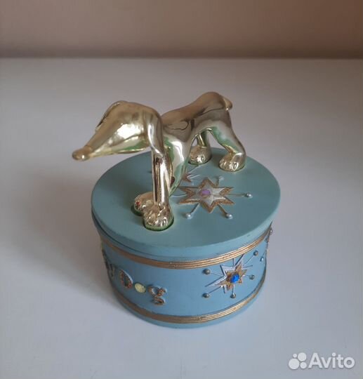 Шкатулка - статуэтка с собачкой