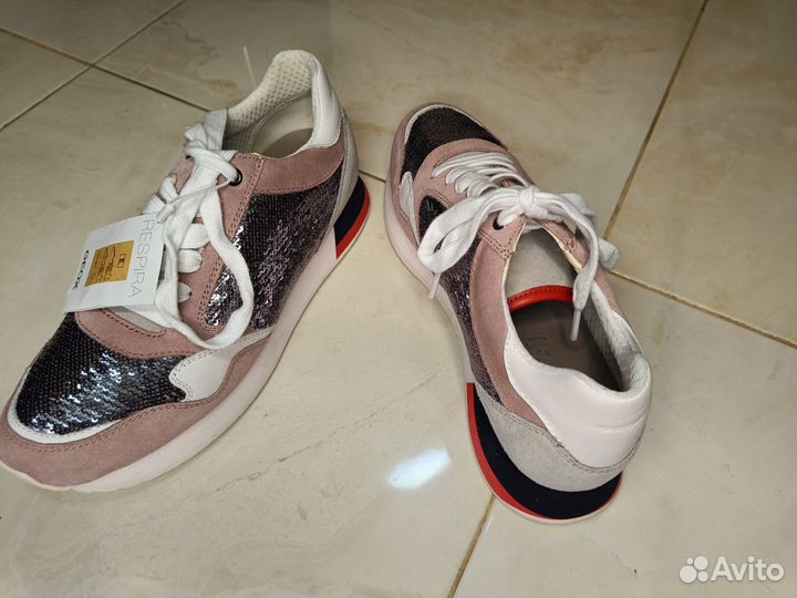 Новые оригинал Geox кроссовки 38-39