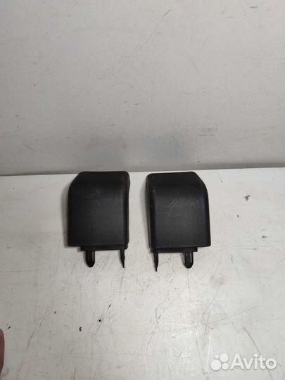 Заглушка накладка салазок сиденья Toyota RAV4 40