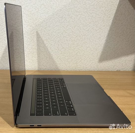 Macbook pro 15 2018 i7 16/512