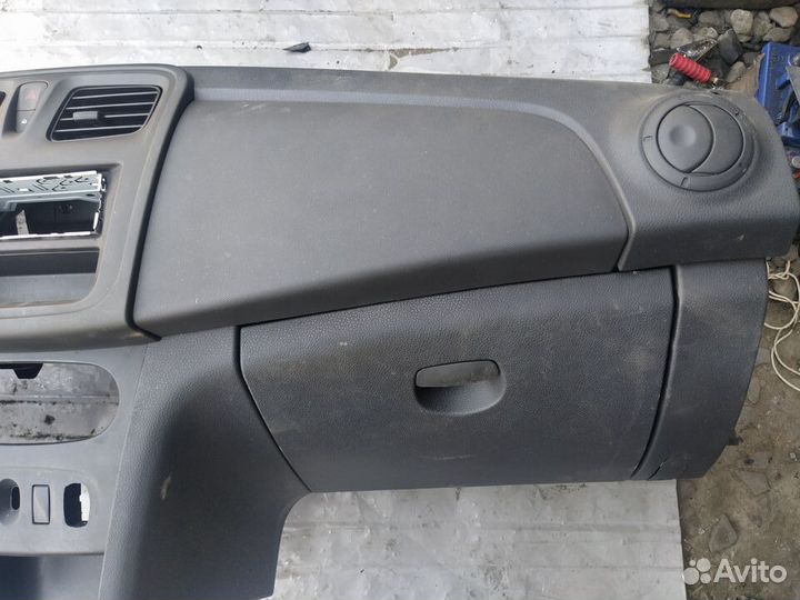 Торпедо Renault Logan, 1,6 мт