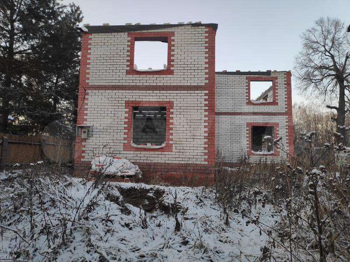 Дом 10 м² на участке 1 сот.