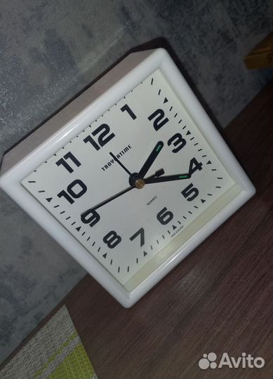 Часы будильник