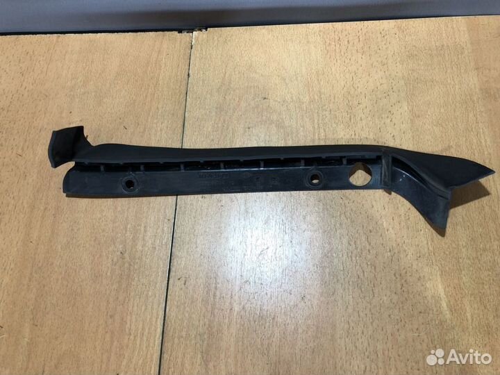 Уплотнитель капота левый Рено Меган 3