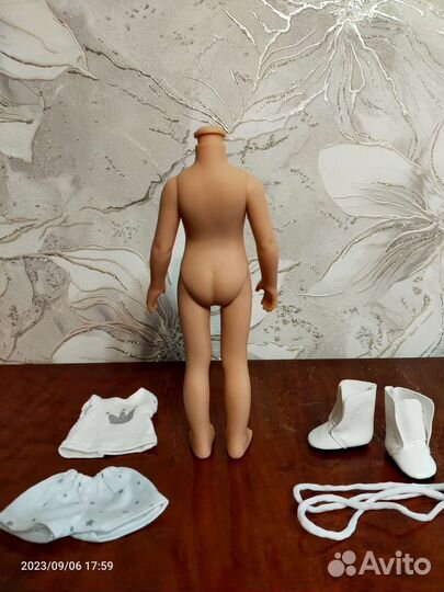 Тело светлое в идеале, пижамка Паола Рейна, обувь