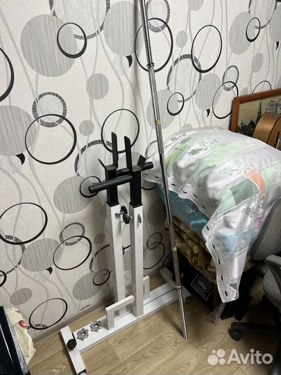 Скамья для жима со стойками и штангой