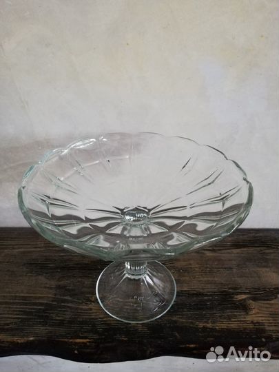 Вазы на ножке, конфетница с крышкой