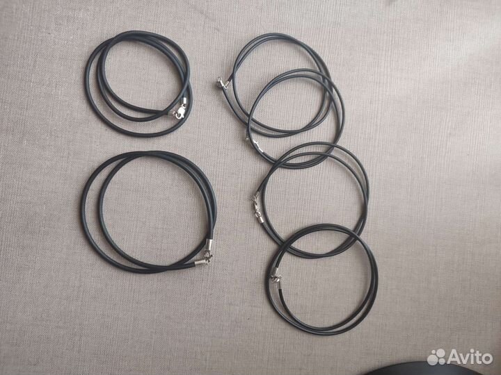 Колье из каучука с серебряным замком