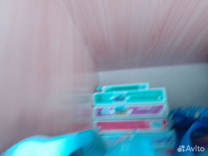 Игрушки, кубики, пазлы, книжки