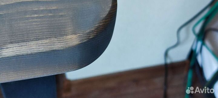 Компьютерный стол из массива