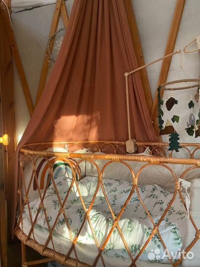 Детская кроватка из натурального ротанга