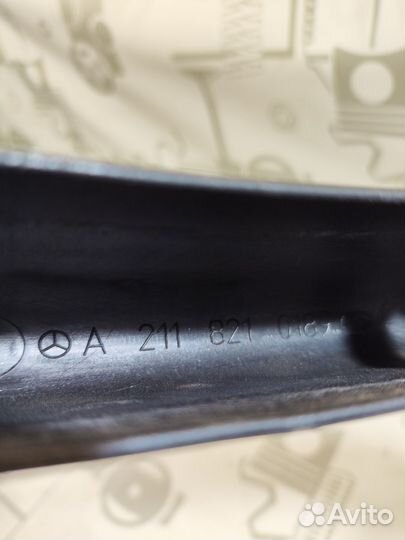 Накладка петли багажника левая mercedes w211