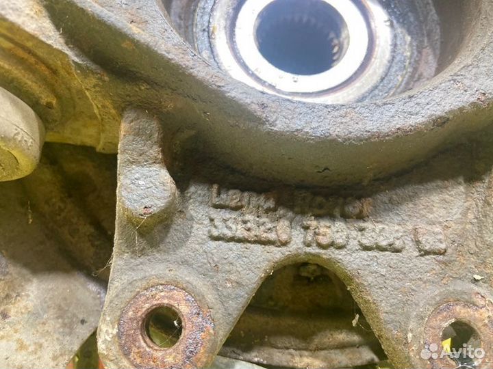 Кулак задний левый Land Rover Range Rover L322