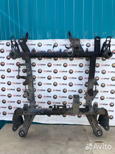 Передняя балка (подрамник) передняя Mercedes-Benz