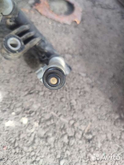 Peugeot топливная рампа с форсунками