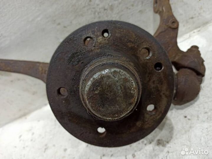 Кулак передний левый A2023300020