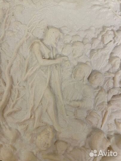 Антикварный барельеф