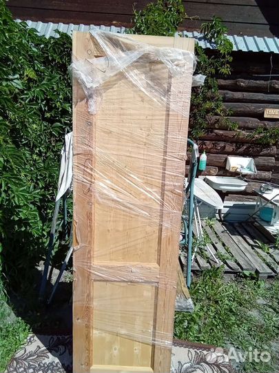 Дверь входная деревянная