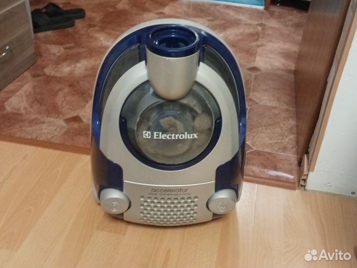 Пылесос Electrolux zac6842 2000w безмешковой