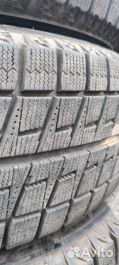 Bridgestone Blizzak Revo GZ 215/50 R17 93T