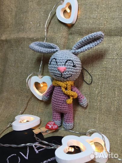 Вязанная мягкая игрушка амигуруми «Заяц»
