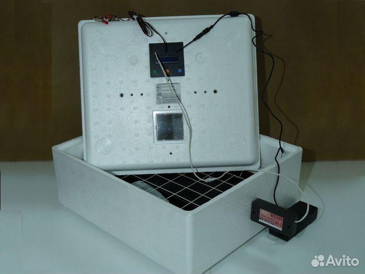 Инкубатор Умная наседка 63 яйца