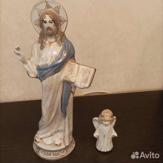 Фарфоровая статуэтка Ангел