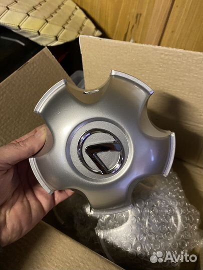 Колпачки на литые диски lexus r17