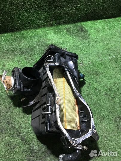 Корпус воздушного фильтра Audi 80 B3 JN 1.8 1990