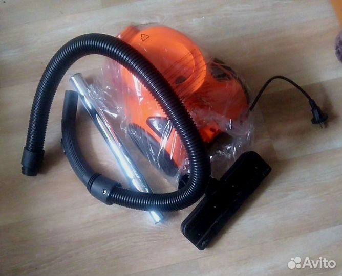 Безмешковый пылесос в коробке, мощный
