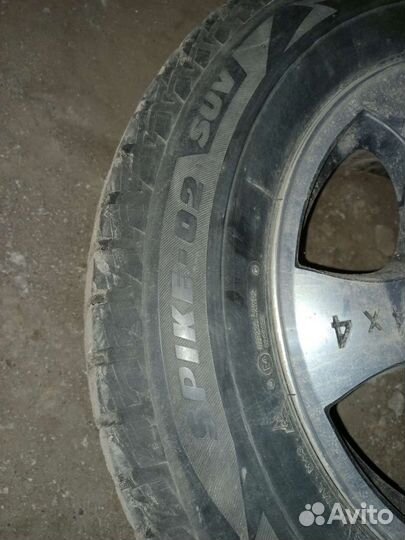 Bridgestone Blizzak Spike-02 215/65 R16 98T