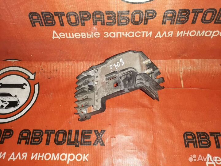 Блок предохранителей Peugeot 308