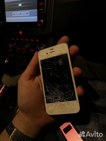 Телефон iPhone 4s