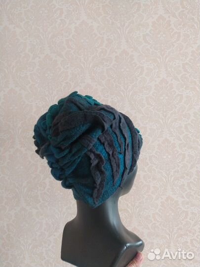 Шапка ручной работы из шерсти