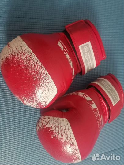 Боксерские перчатки 10