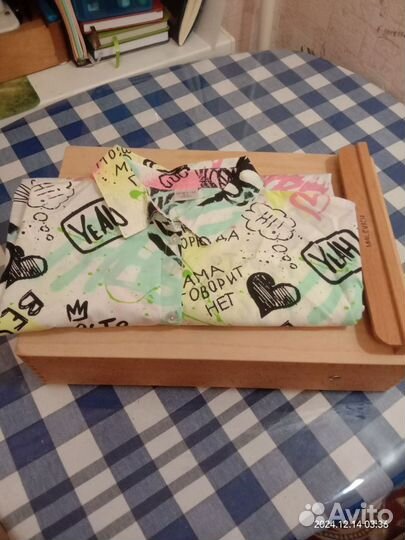 Блузка и мольберт