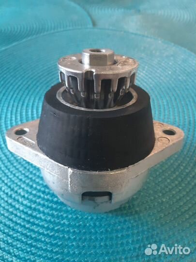 Передняя подушка крепления двигателя Ауди А8 D3