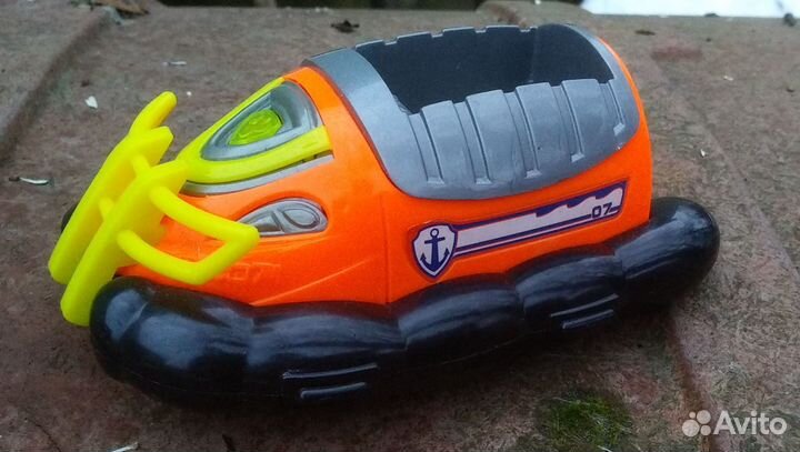 Автомобили-игрушки разных габаритов