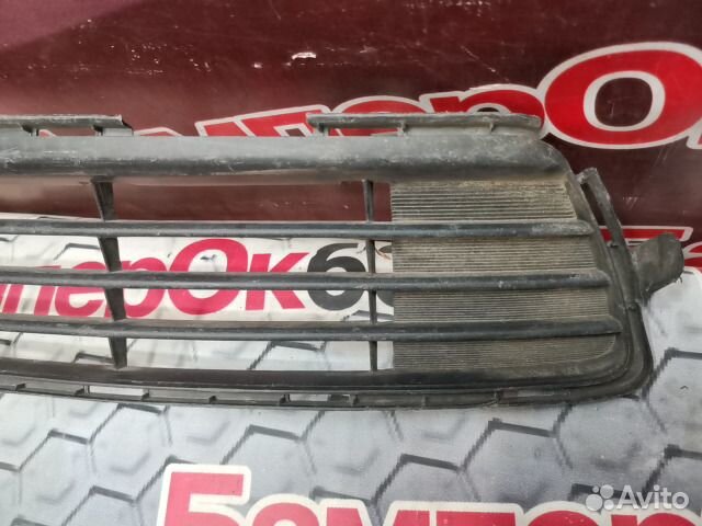 Решетка бампера передний Toyota Corolla