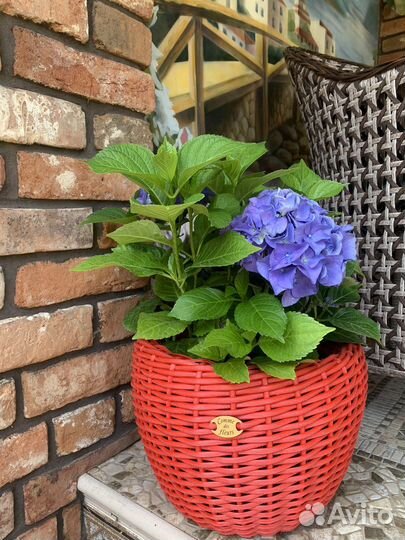 Кашпо из искусственного ротанга