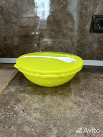 Контейнеры и миски с крышками