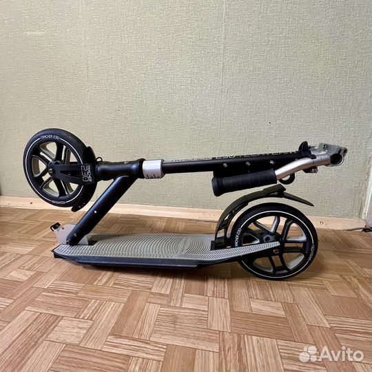 Самокат tracker 230