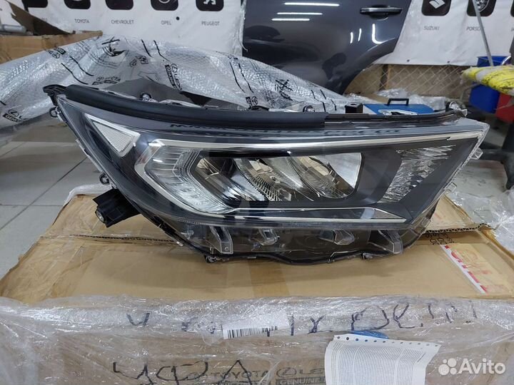 Фара правая Toyota RAV 5 XV 50 2018-2023