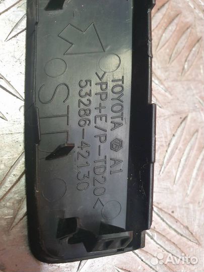 Заглушка буксировочного крюка передняя левая