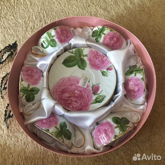 Чайный сервиз и фарфоровый