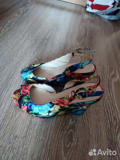 Босоножки, туфли