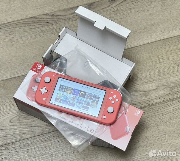 Новая Nintendo Switch Lite Coral + игры